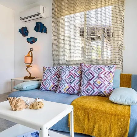 Апартаменты Seawaves 1- Bedroom Near Meneou *