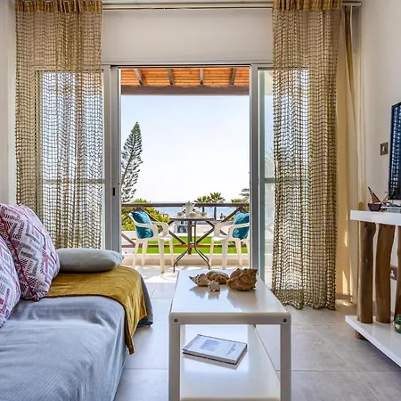 Seawaves 1- Bedroom Near Meneou