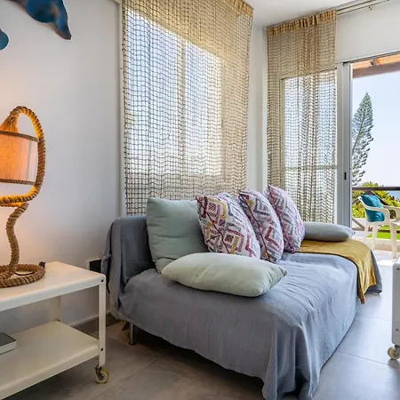 Seawaves 1- Bedroom Near Meneou