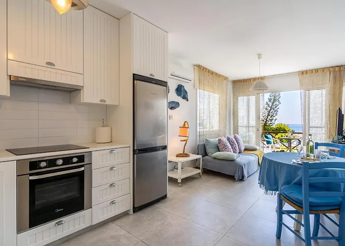 Seawaves 1- Bedroom Near Meneou *