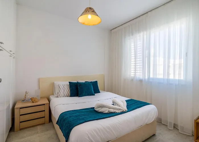 Seawaves 1- Bedroom Near Meneou * Larnaca